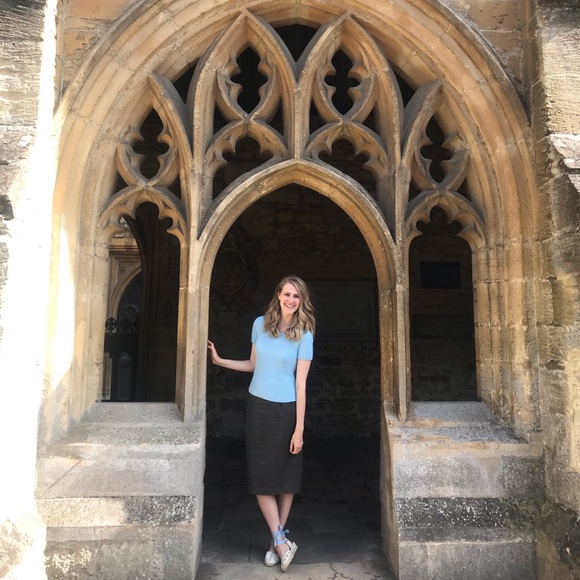 Meet your Posher, Rebecca - Picture 3 of 6